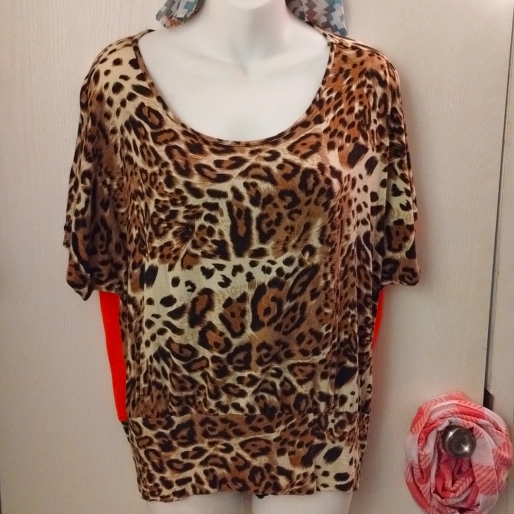 Adorable Leopard blouse w/ sheer spliced back